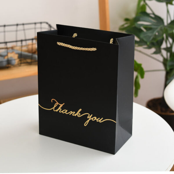 Luxuriöse Einkaufstasche aus Geschenkverpackungspapier mit Griff