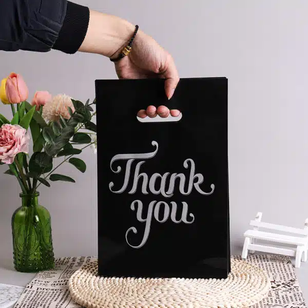 حقائب بمقبض مقطوع بالقالب