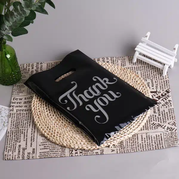 حقائب بمقبض مقطوع بالقالب